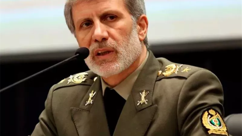 قائد الجيش الإيراني: سنحمي ورقة مضيق هرمز بكل ما نملك من قوة