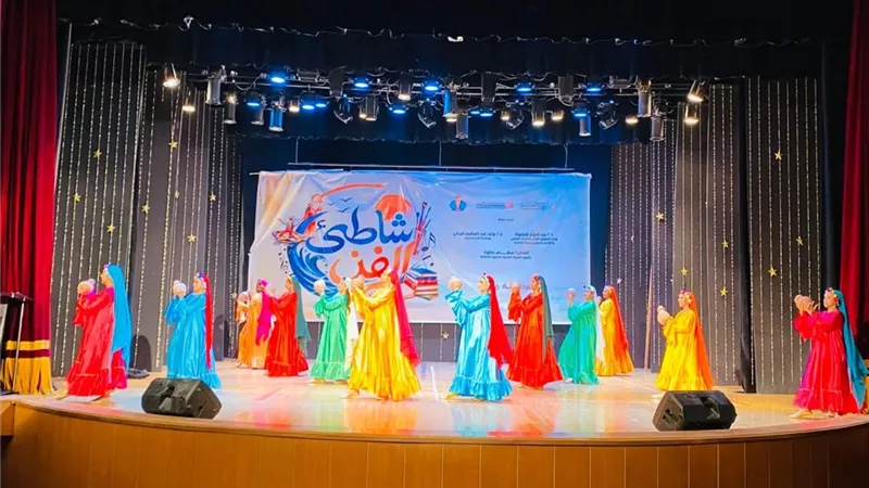 عروض تراثية  لفرقتي أطفال الأنفوشي والمنيا تبهر الجمهور في شاطئ الفن بالغردقة 