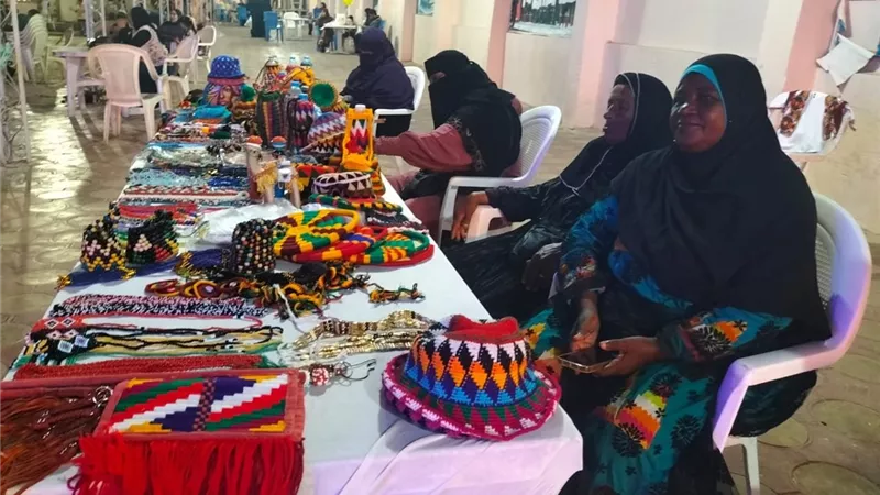 «كريمة بكار»: نحلم بمعرض كبير يحمي الحرف اليدوية النوبية من الاندثار|خاص 