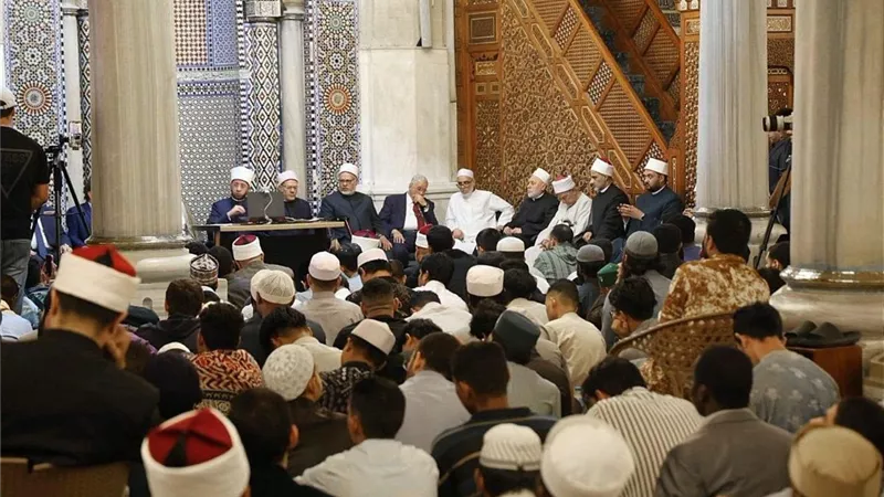 الأزهري: ما يقرب من 55 ألف متن وحديث تدور حول الأخلاق