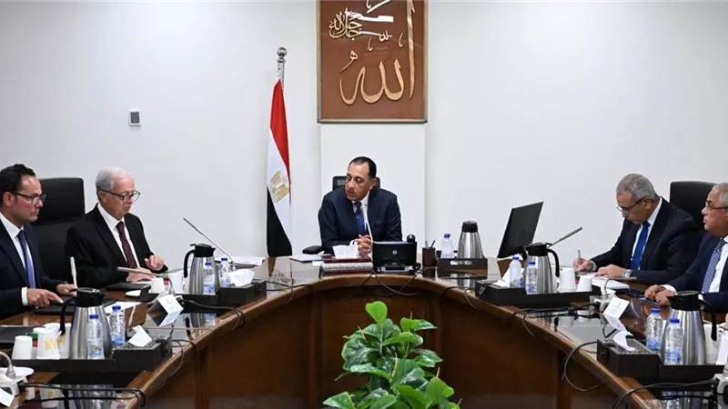 رئيس الوزراء يتابع مستجدات مشروعات تطوير الشركة القابضة للغزل والنسيج