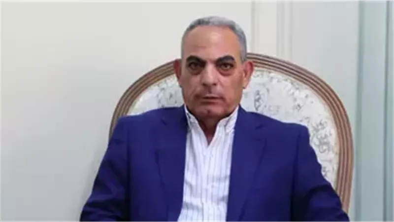 محافظ الإسماعيلية يحيل مسؤولين للنيابة العامة والإدارية في قضايا فساد