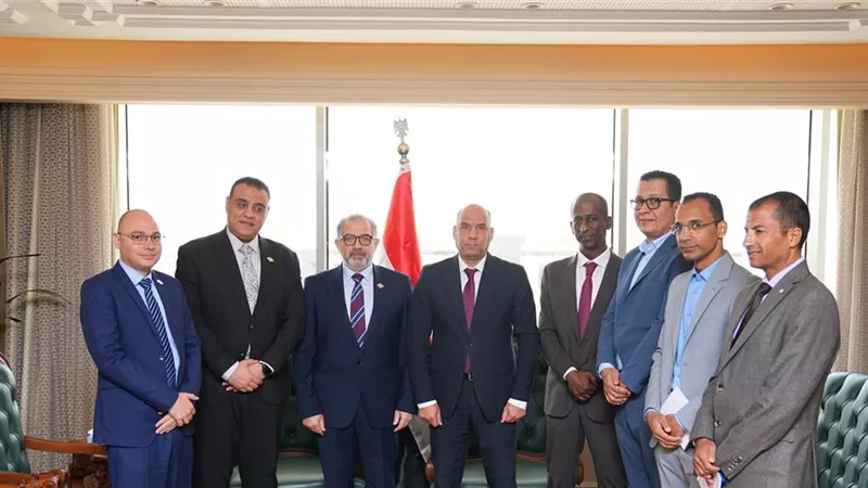 وزارة العمل والتأمين الصحي الشامل تبحثان توسيع الحماية للعمالة غير المنتظم