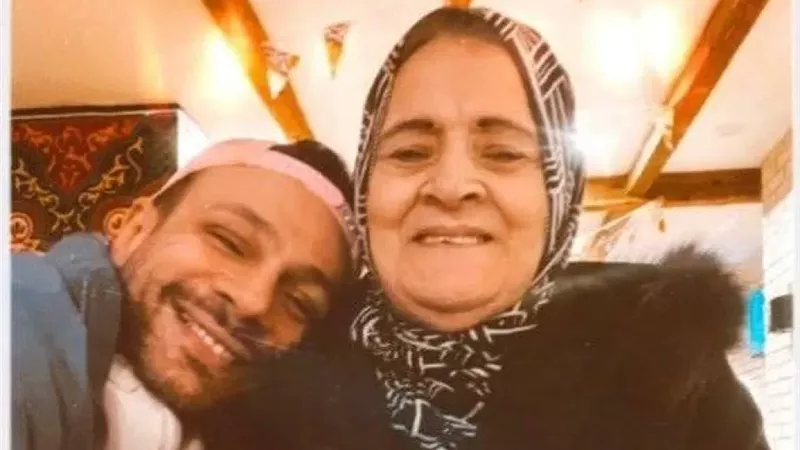 محمد عطية يرثي والدته بكلمات مؤثرة ويستعيد تفاصيل ساعات الوداع الأخيرة