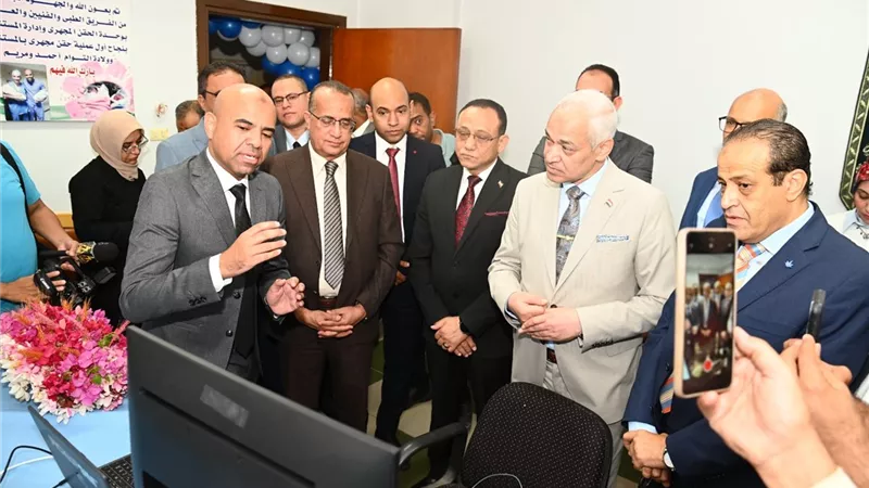 رئيس جامعة أسيوط يفتتح جهاز محاكاة متطور لسحب البويضات بتكلفة 4ملايين جنيه