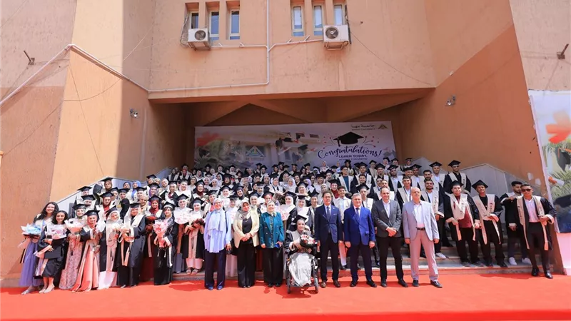 رئيس جامعة بنها للخريجين: حافظوا على هويتكم وساهموا في بناء الوطن