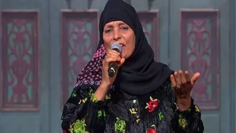 صاحبة أغنية البامية شوكتني .. الحاجة نبيلة تُحيي أولى حفلاتها في العلمين 