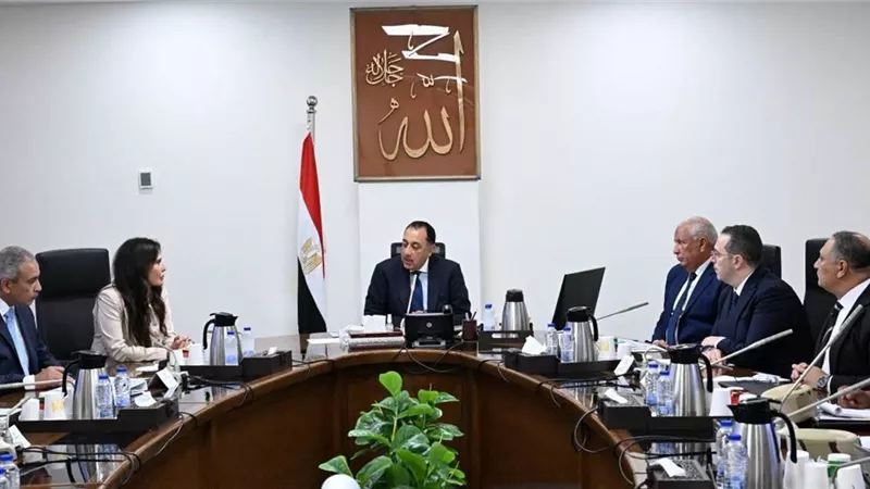مدبولي يتابع مشروعات تطوير وتنمية الساحل الشمالي الغربي