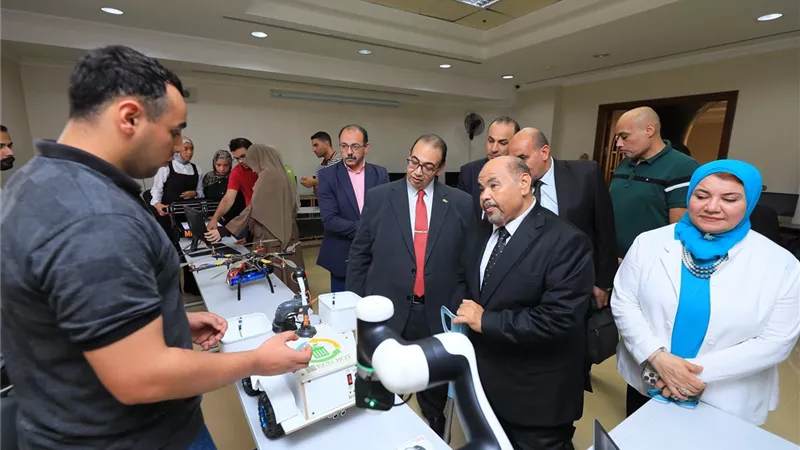 رئيس جامعة كفر الشيخ يصطحب الملحق الثقافي الليبي في جولة تفقدية 