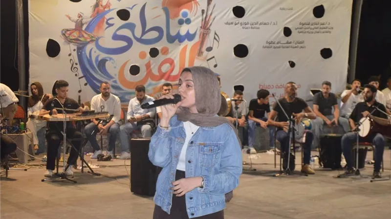 جمهور المسرح الروماني يتفاعل مع روائع الطرب الأصيل في 