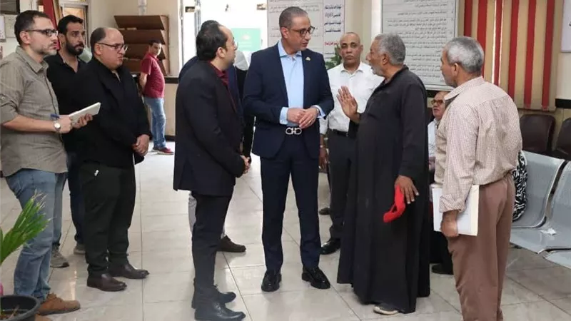 محافظ الجيزة يتابع انتظام العمل بالمركز التكنولوجي بحي جنوب الجيزة 