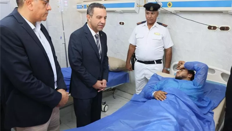 محافظ المنوفية يزور مصابي حادث طريق كفر داود ويوجه بتوفير الرعاية الصحية