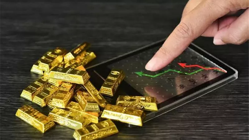 الذهب يتراجع بعد قفزة قياسية.. وعيار 21 يسجل 6450 جنيهًا
