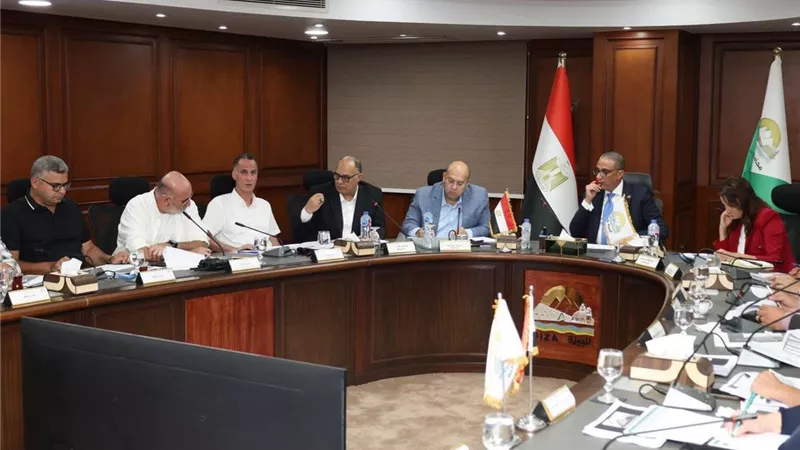 محافظ الجيزة يتابع تقنين أراضي أملاك الدولة ويوجه بسرعة حسم الملفات