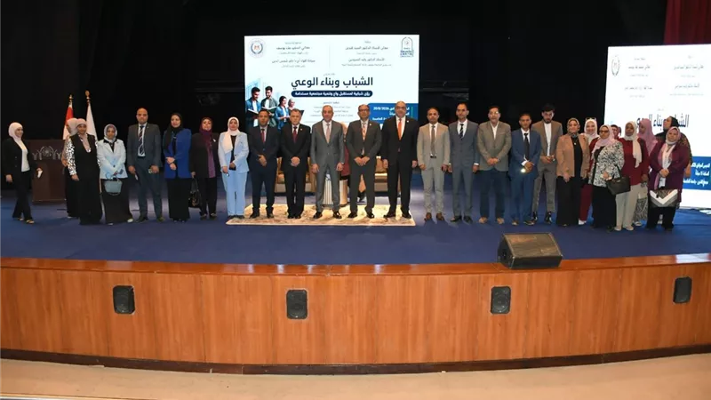 جامعة العاصمة تنظم ندوة «الشباب وبناء الوعي» بحضور رئيس هيئة الاستعلامات