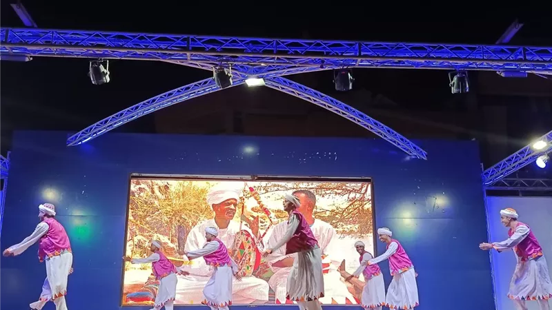 فلكلور الجنوب والتراث الشرقاوي يتألقان في ليالي «شاطئ الفن» بمطروح
