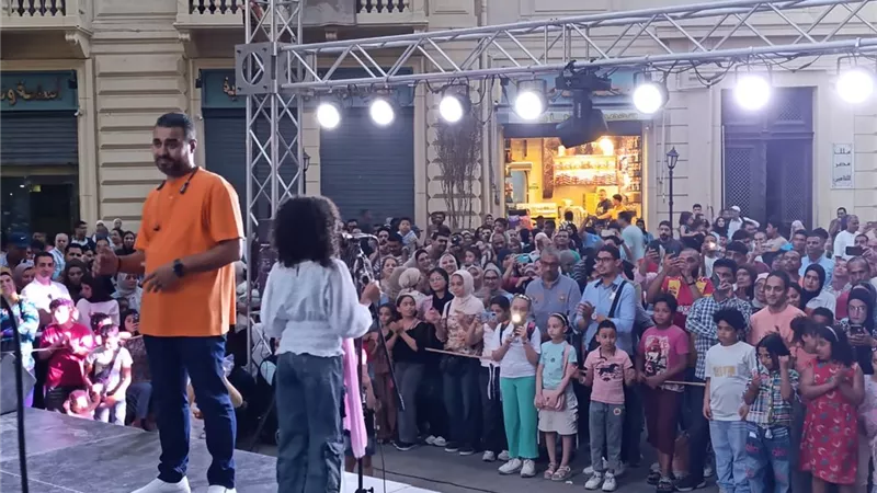 «شارع الفن» يواصل فعالياته بالإسكندرية بعروض موسيقية وفلكلورية متنوعة