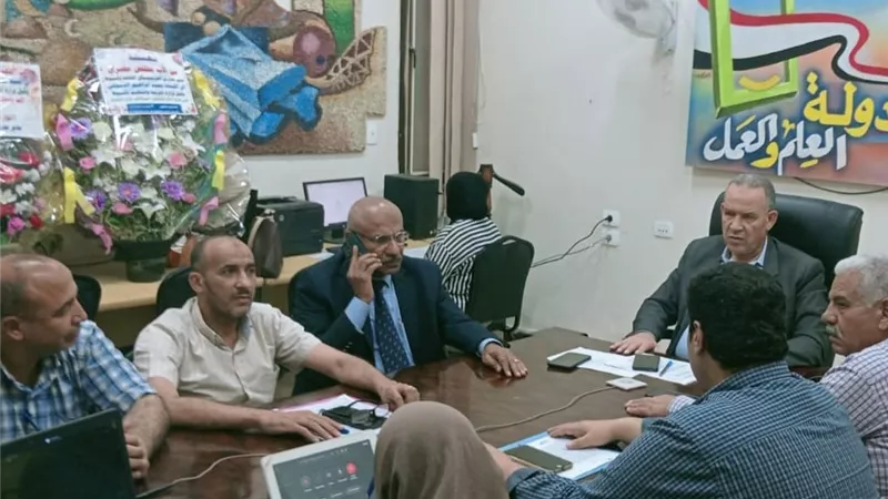 وكيل التعليم بأسيوط يتابع انطلاق امتحانات الدور الثانى للثانوية العامة 