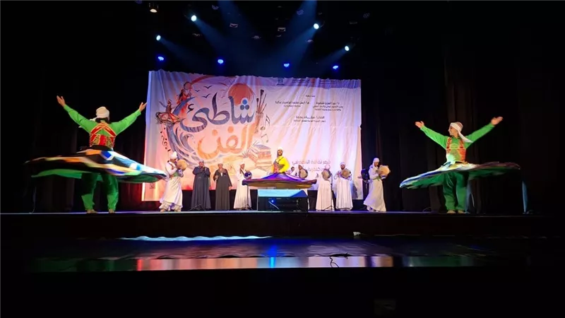 «شاطئ الفن» بالإسكندرية يجمع كفر الشيخ للفنون الشعبية والتنورة التراثية