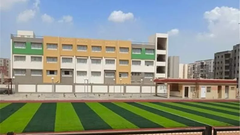 جهاز حدائق أكتوبر يسلم مدرسة «رفاعة الطهطاوي» ويطور طريق R4