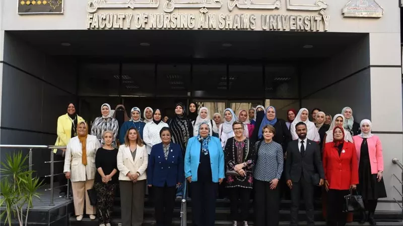 تمريض عين شمس تدرب كوادر جديدة لتطوير تعليم القبالة ورعاية الأمهات 