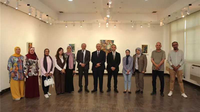 «أطياف الروح».. معرض تشكيلي بجامعة الفيوم يحول المشاعر إلى ألوان وحركة