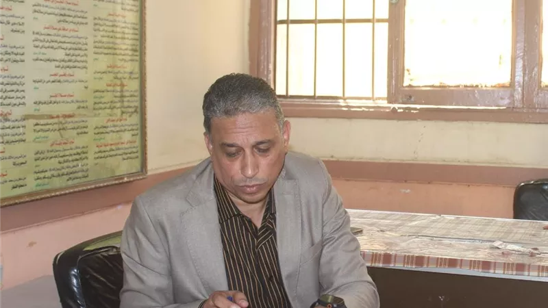 مدر تعليم الجيزة يشدد على سرعة إنهاء أعمال الصيانة والتطوير دون تأخير