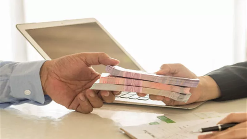 «أنا ماخدتش جنيه» سيدة تستغيث بعد اكتشاف تمويل باسمها دون علمها