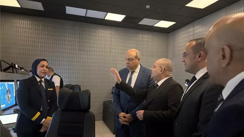 وزير الطيران: مواصلة تطوير البنية التكنولوجية لإدارة الحركة الجوية