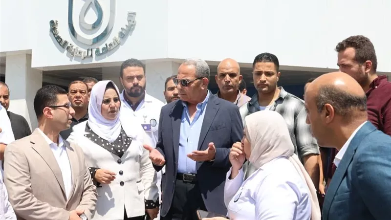 محافظ الإسماعيلية يطمئن على مصابي حادث طريق الدواويس