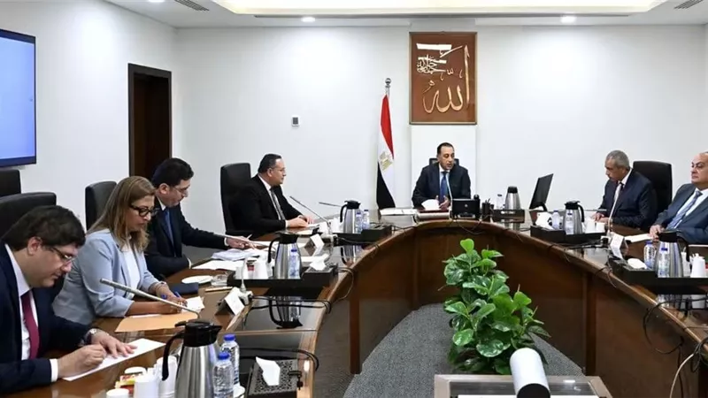 رئيس الوزراء يتابع تطوير منظومة الطلاب الوافدين ويستهدف نمو أعدادهم 150%