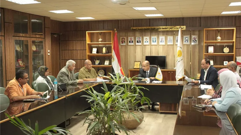 جامعة أسيوط تبحث تحديث المطبعة المركزية وتعظيم الاستفادة من إمكاناتها