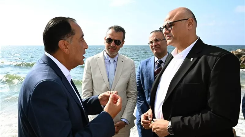 مدبولى يتفقد مشروع تطوير كورنيش الإسكندرية ويفتح الباب للتوسع بالمشروع