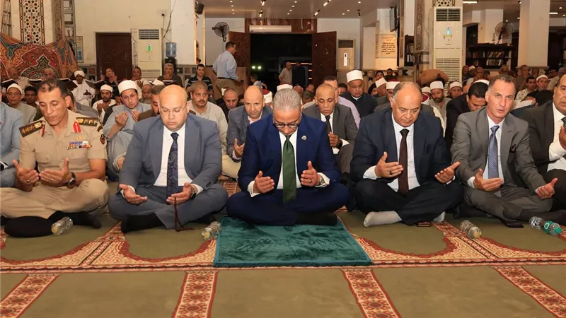 محافظ الجيزة يشهد احتفالية الأوقاف بالمولد النبوي الشريف بمسجد المحروسة 
