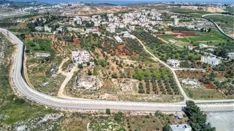 فلسطين والأردن يدينان استيلاء إسرائيل على مركز للأونروا بالقدس