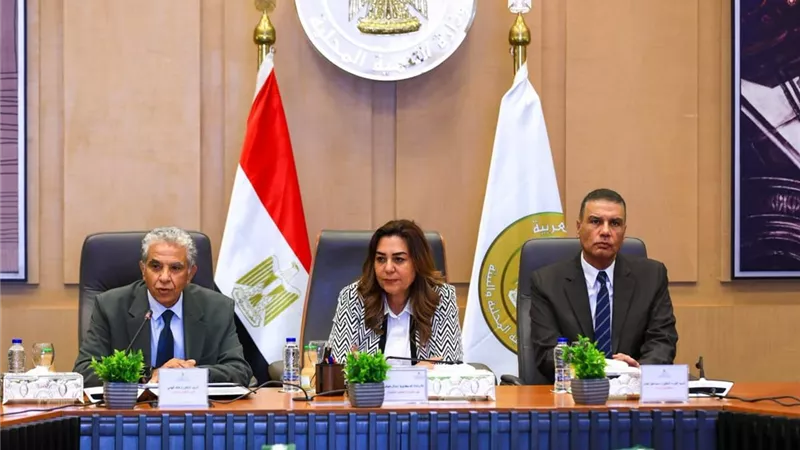  التنمية المحلية تبحث مقترح تطوير منطقة البلوهول بمحمية أبوجالوم بدهب