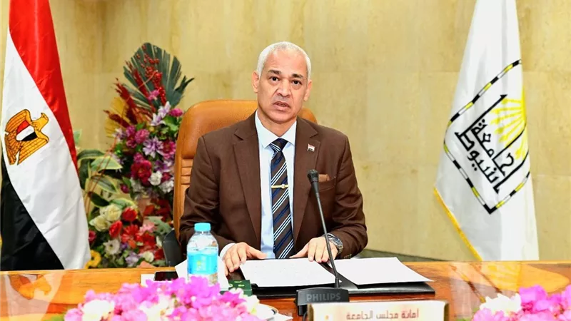 جامعة أسيوط تقرر سداد المصروفات الدراسية لطلاب المنحة الأمريكية 