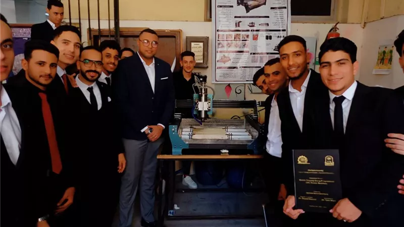 طلاب الميكاترونكس بجامعة العاصمة يبتكرون ماكينة CNC Router لتشكيل الرخام 