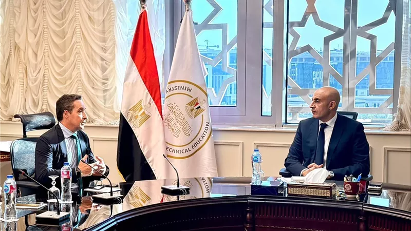 التعليم تبحث مع جامعة سلامنكة الإسبانية تطوير تخصصات مدارس التكنولوجيا