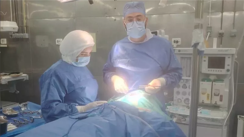 دون مضاعفات.. نجاح جراحة دقيقة لاستئصال ورم من الجمجمة بمستشفى دمياط العام