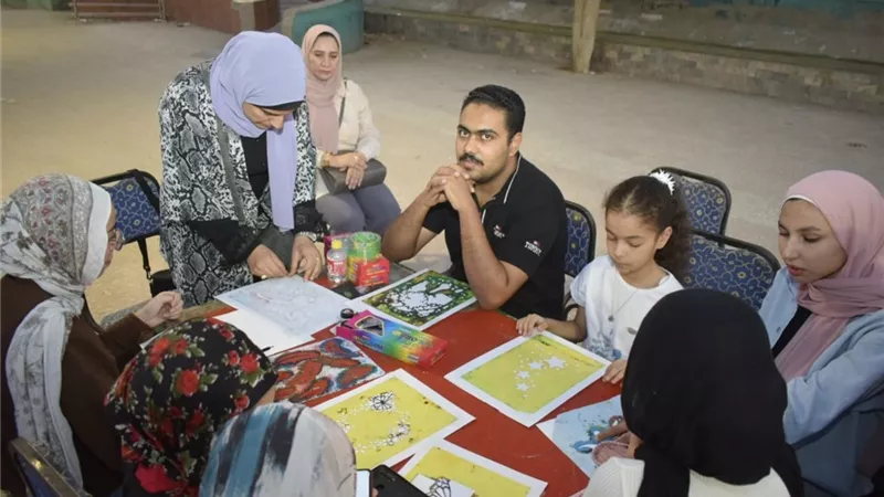«شارع الفن» يواصل إبداعه على كورنيش المنيا بـ