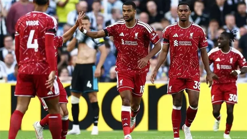 ليفربول يستضيف نوتنجهام فورست بحثًا عن أول 3 نقاط في الدوري الإنجليزي