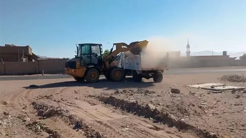 رفع مخلفات وتنظيف الشوارع والميادين في أبو رديس بجنوب سيناء  