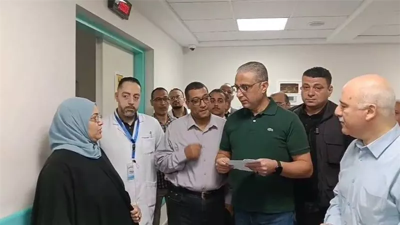 محافظ الجيزة يتفقد مستشفى بولاق الدكرور لمتابعة انتظام العمل