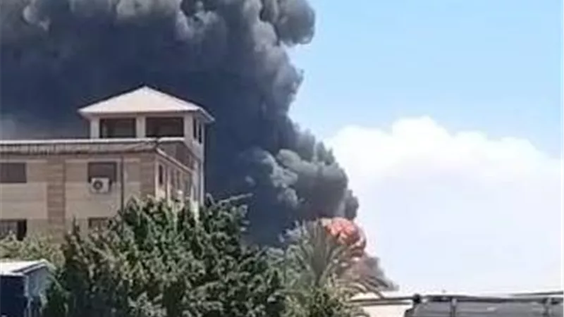 حريق هائل يلتهم مصنع حلويات في كفر البطيخ بدمياط دون إصابات