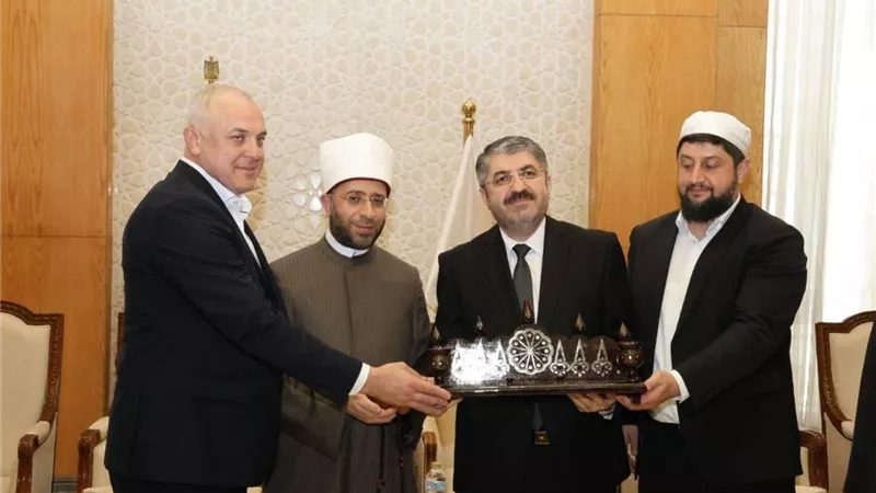 لتعزيز التعاون.. وزير الأوقاف يستقبل وفدًا من داغستان بمسجد مصر الكبير
