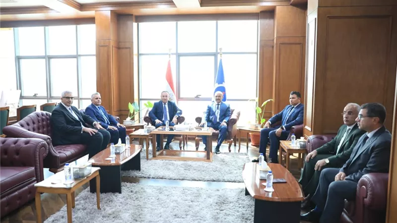 وزير التعليم العالي ومحافظ السويس يبحثان تطوير الخدمات التعليمية والطبية