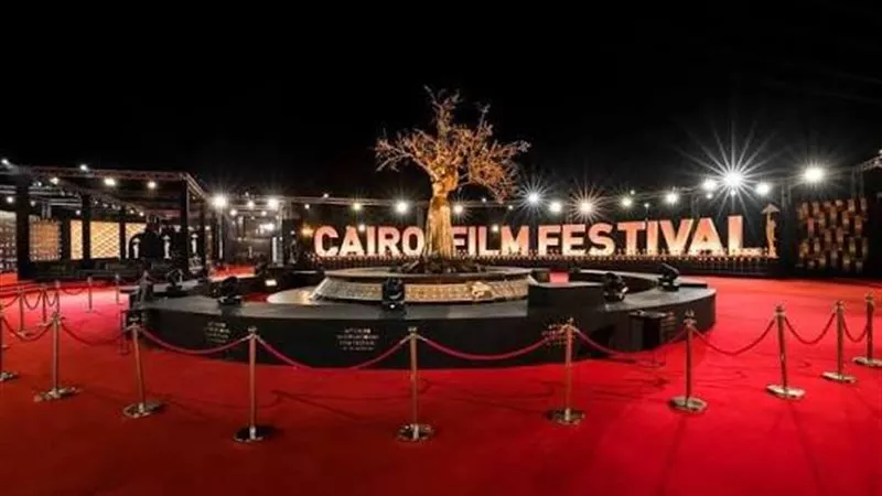 مهرجان القاهرة السينمائي ينعي ابنة نجلاء فتحي.. حسين فهمي: أشعر بحزن عميق