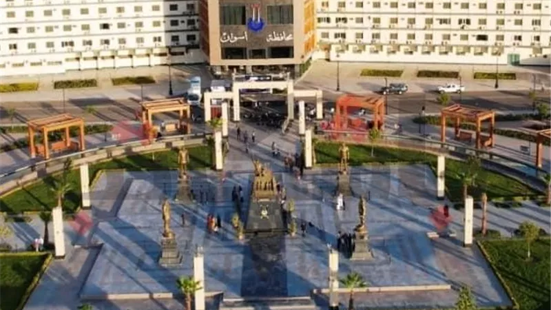 محافظ أسوان يعلن إطلاق مبادرة لإحلال وتجديد سيارات التاكسي القديمة  