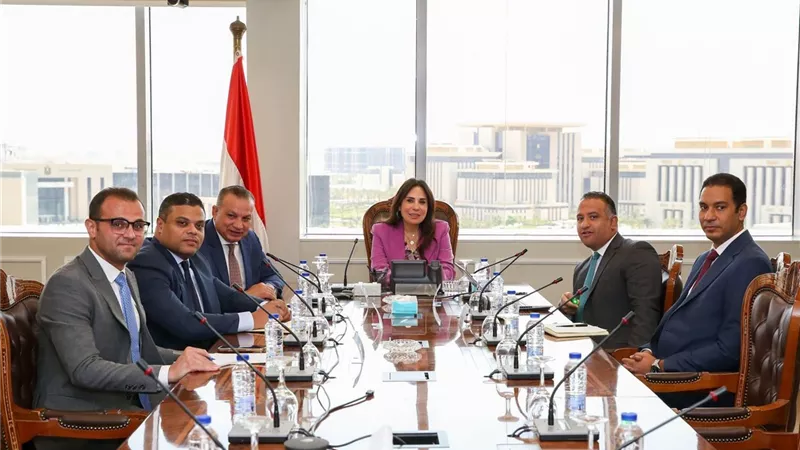 وزيرة الإسكان تستعرض آليات العمل بالهيئة العامة للتنمية السياحية 